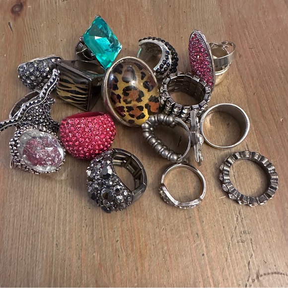 Statement Ring Set costume Jewelry Hearts Bling Crystals Pink Black White Blue - Picture 8 of 10